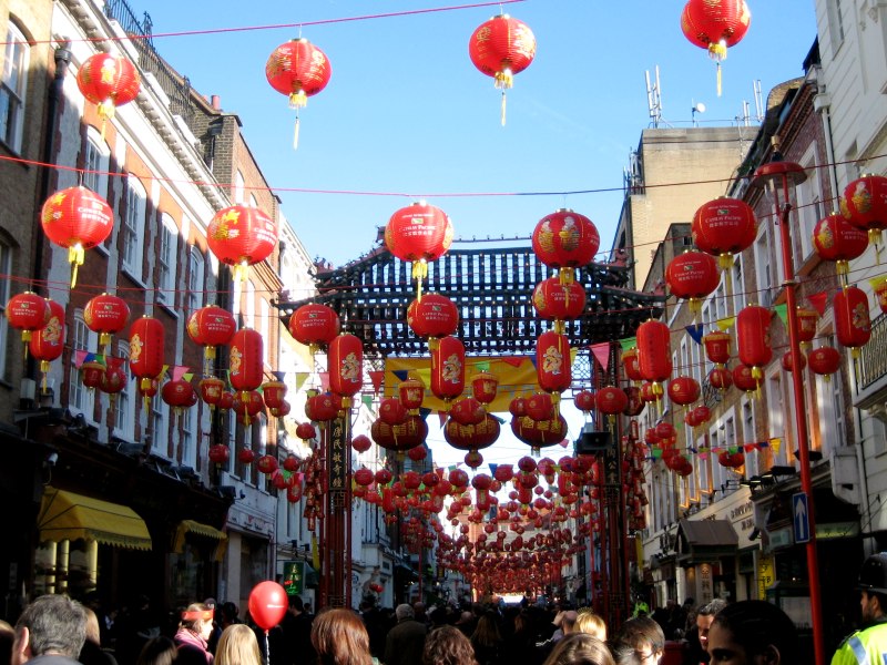Gerrard Street in festa