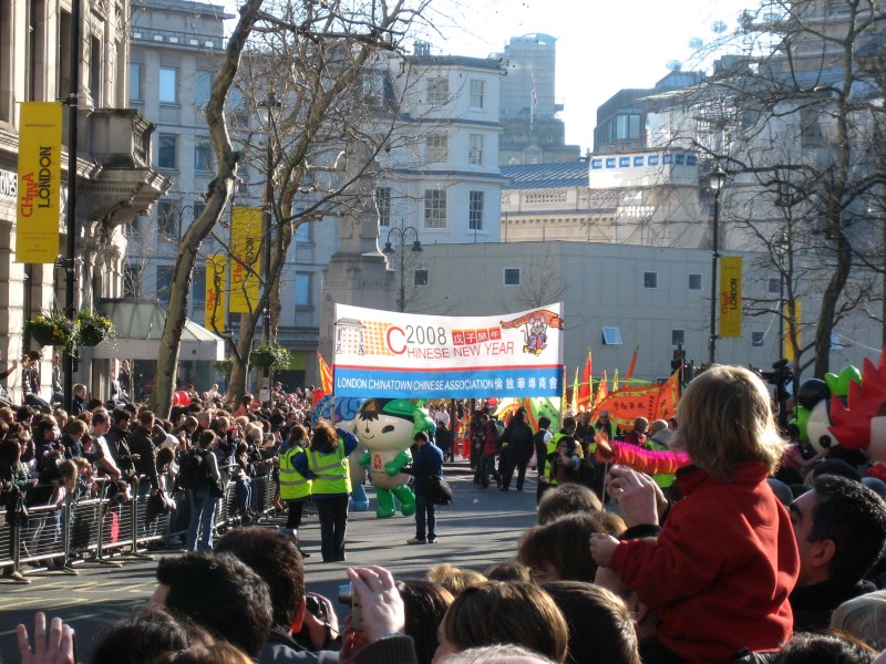 La folla in Charing Cross Road